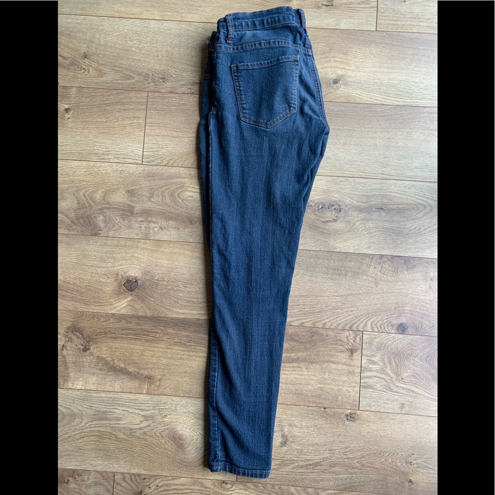 Forever 21 straight leg jeans- size 28